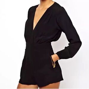 Guess Elegant Black romper size Xs women pockets v cut long sleeve